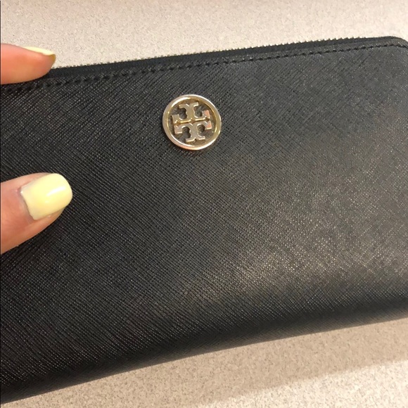Tory Burch Robinson Zip Continental Wallet Black - Picture 8 of 8